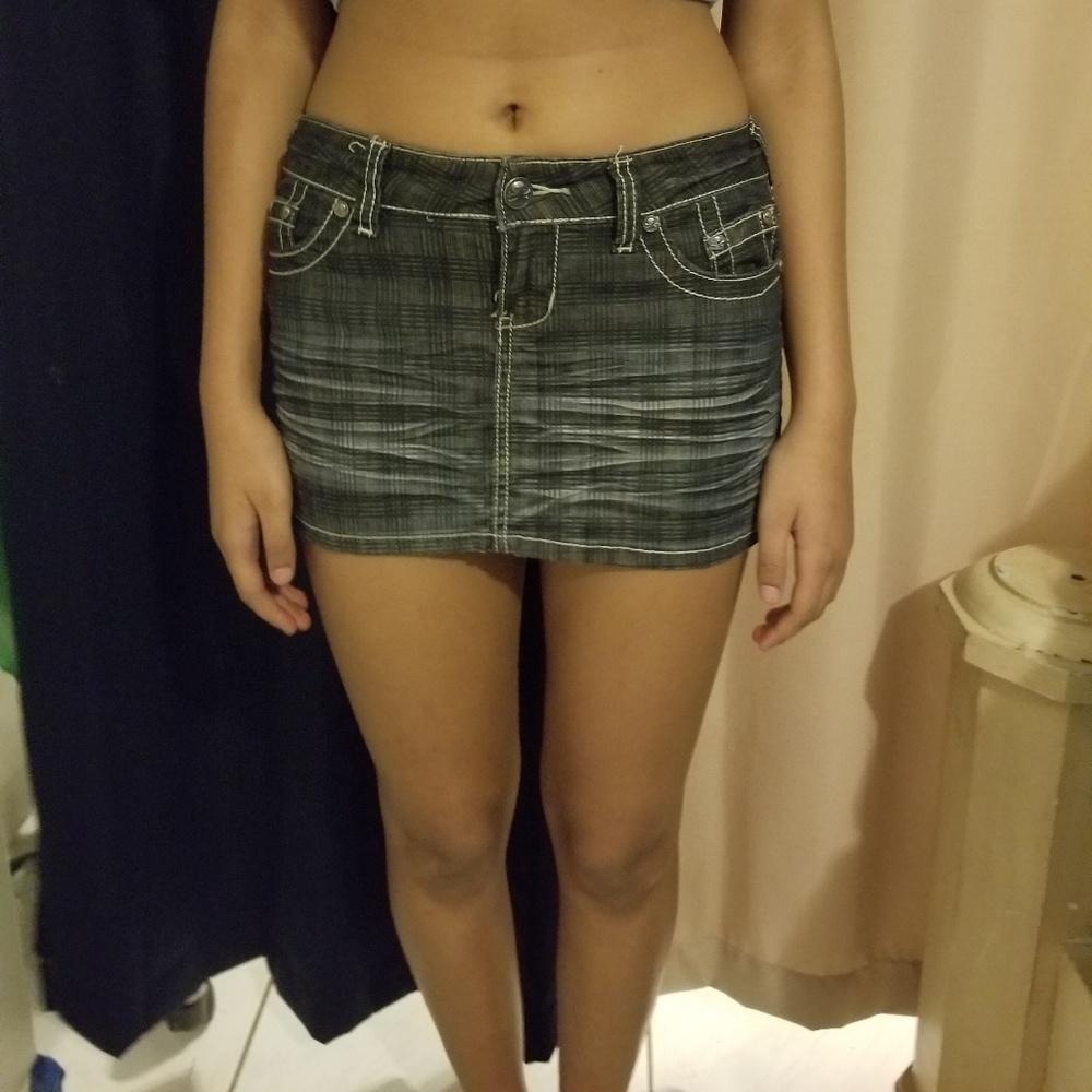 YNQ dark plaid mini skirt size 5